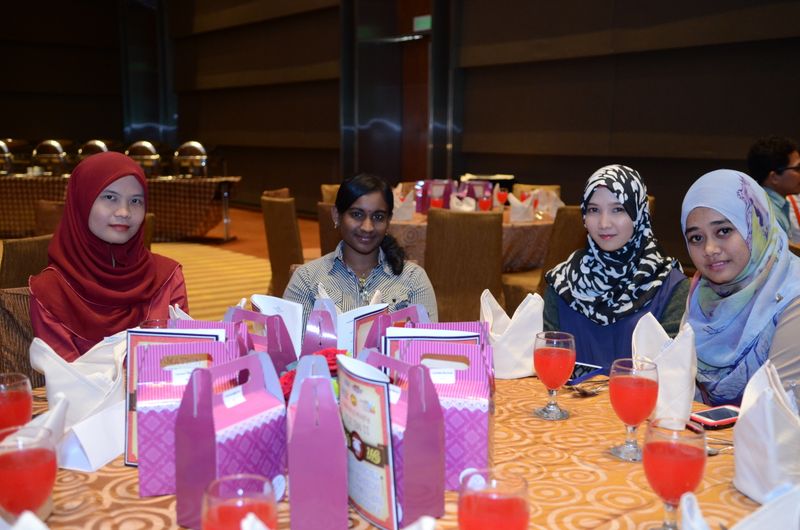 Hi tea alumni  14  056